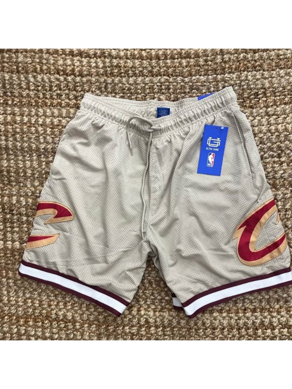 New Cleveland Cavaliers Cavs Shorts Basketball (Large) ￼